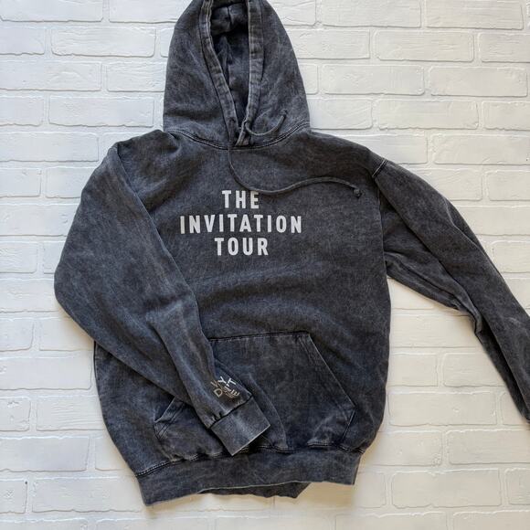 WHY DON'T WE The Invitation Tour Grey Wash Hoodie Front Pocket sz M - Picture 2 of 6